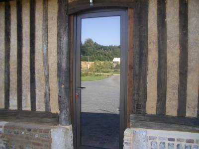 Choisir une porte d'entrée de style, près de Fresquiènnes 76570