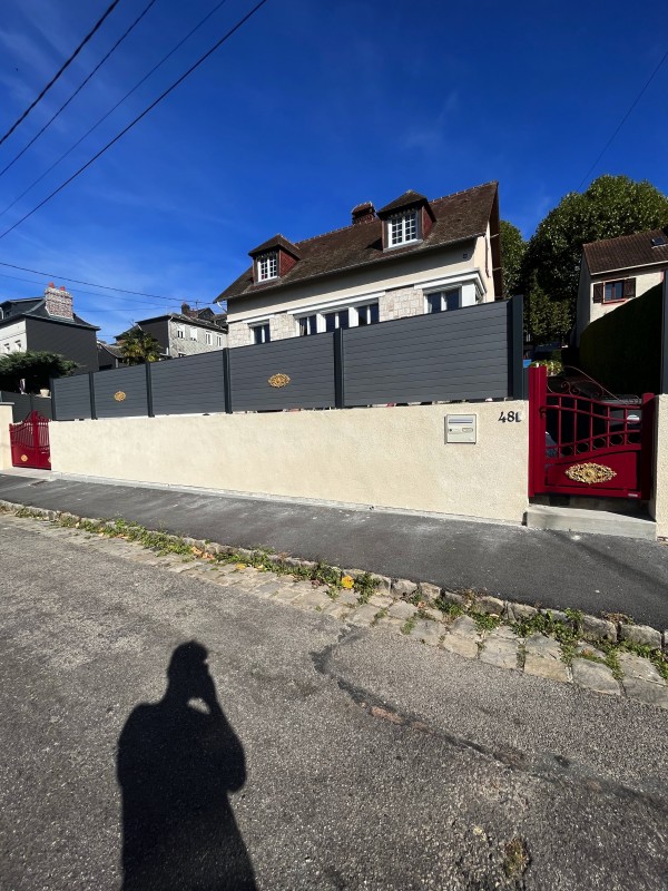 Portail aluminium régulateur de pente personnalisé isneauville