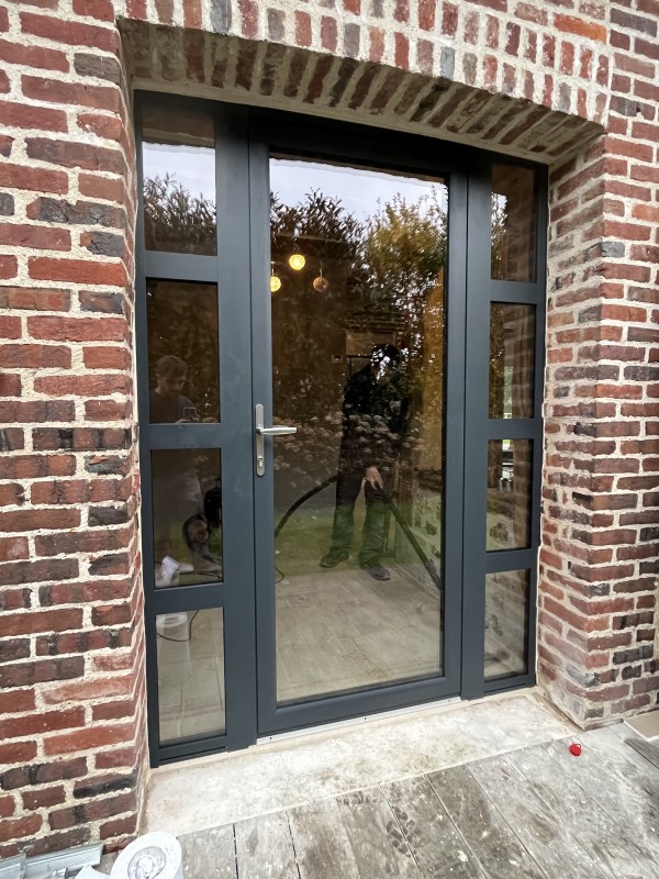 Porte d'entrée aluminium avec traverses sur fixes latéraux 44/2 7016 G rouen