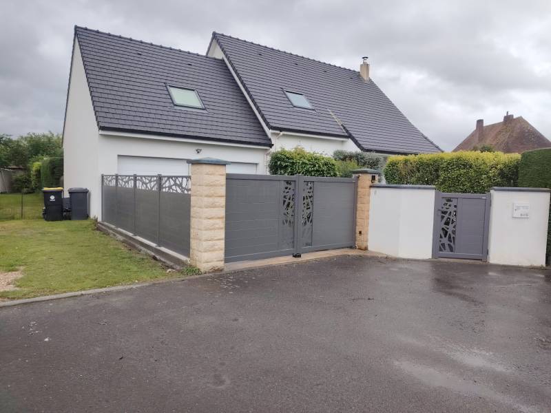     Portail aluminium fabrication française KOSTUM en Seine-Maritime