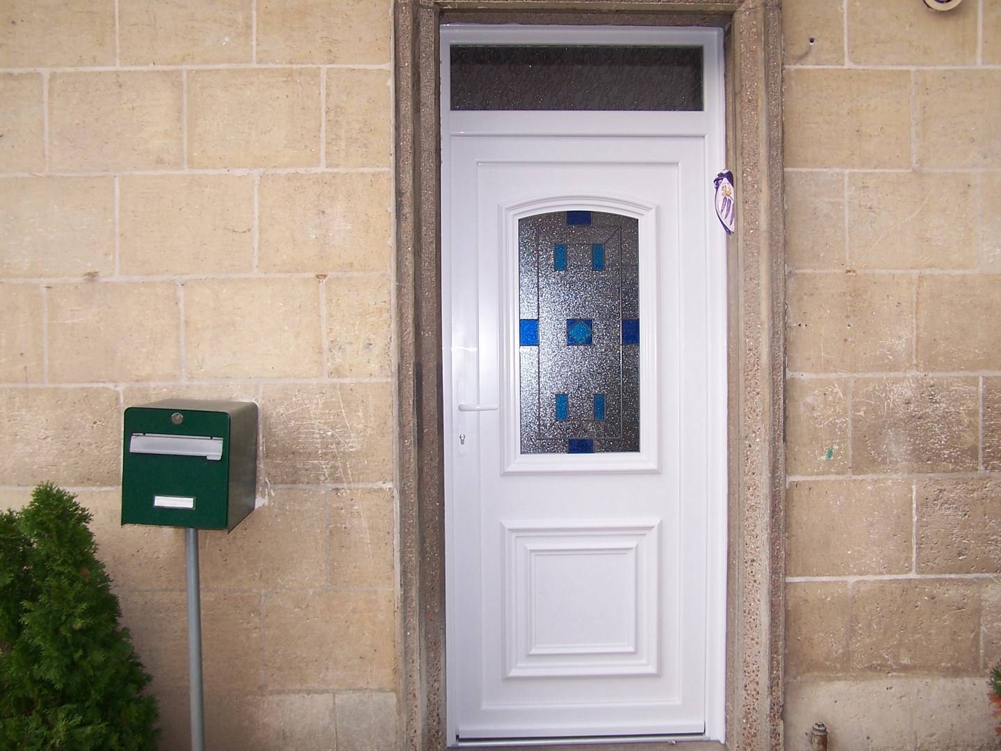 Choisir une porte d'entrée de style, près de Fresquiènnes 76570