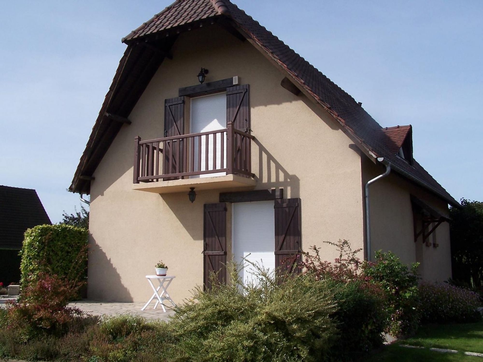 Comment installer  des volets roulants proche de Rouen 76100