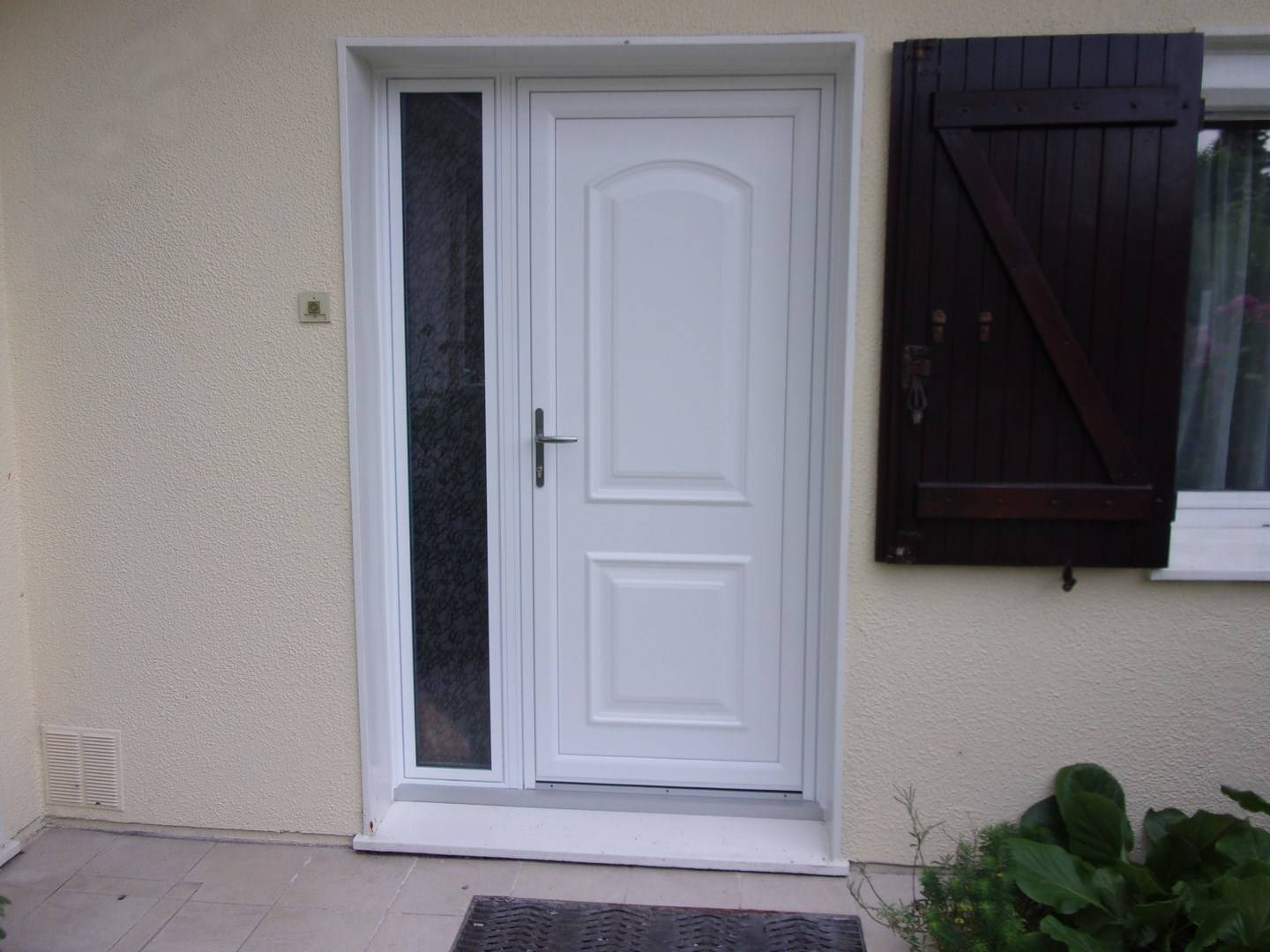 Porte d'entrée avec imposte fixe proche de Mont Saint Aignan 76130