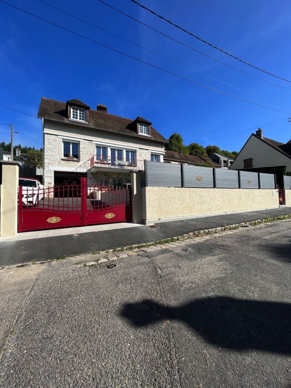 Portail aluminium régulateur de pente personnalisé isneauville