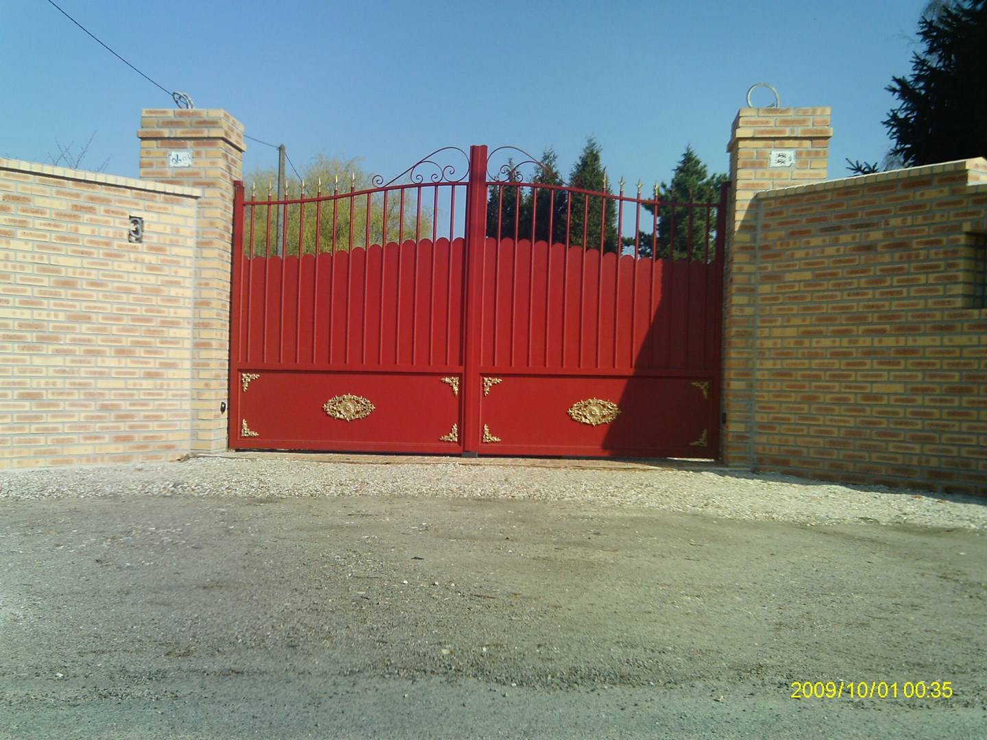 Portail robuste en aluminium à coté de Déville les Rouen 76250