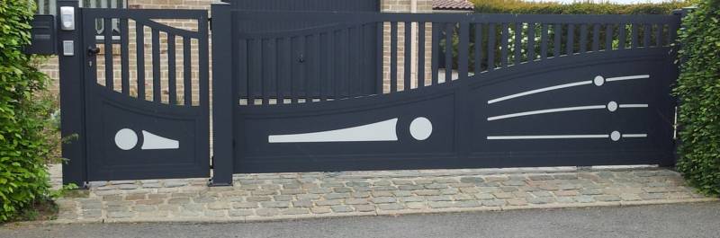 Poser un portail aluminium avec un motif à Notre-Dame-De-Bondeville 76