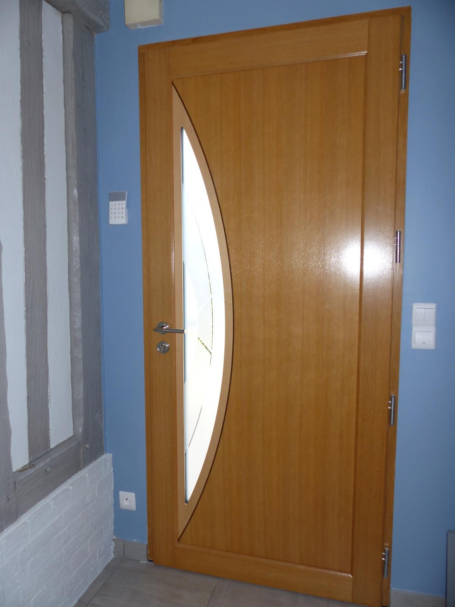 Choisir une porte d'entrée de style, près de Fresquiènnes 76570