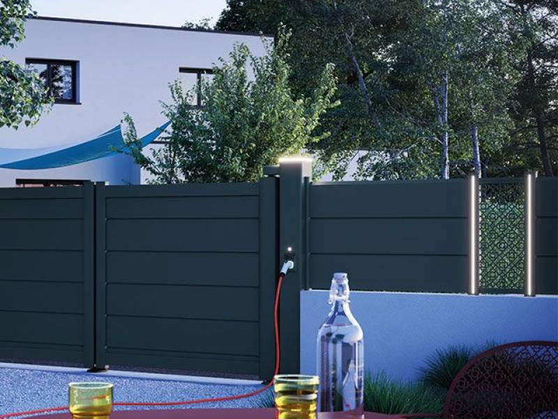 Pose sur-mesure d’un portail ajouré avec LED proche de Bonsecours 76