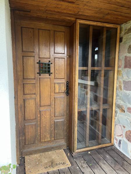 Porte d'entrée aluminium Barentin par professionnel qualifié noir 2100 modèle SPENCER tradition ETANEL sécurisé et isolant