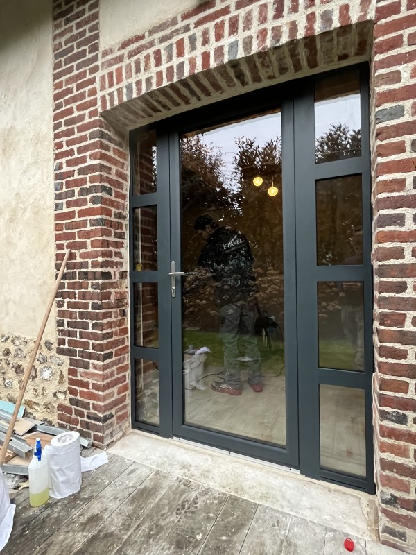 Porte d'entrée aluminium avec traverses sur fixes latéraux 44/2 7016 G rouen