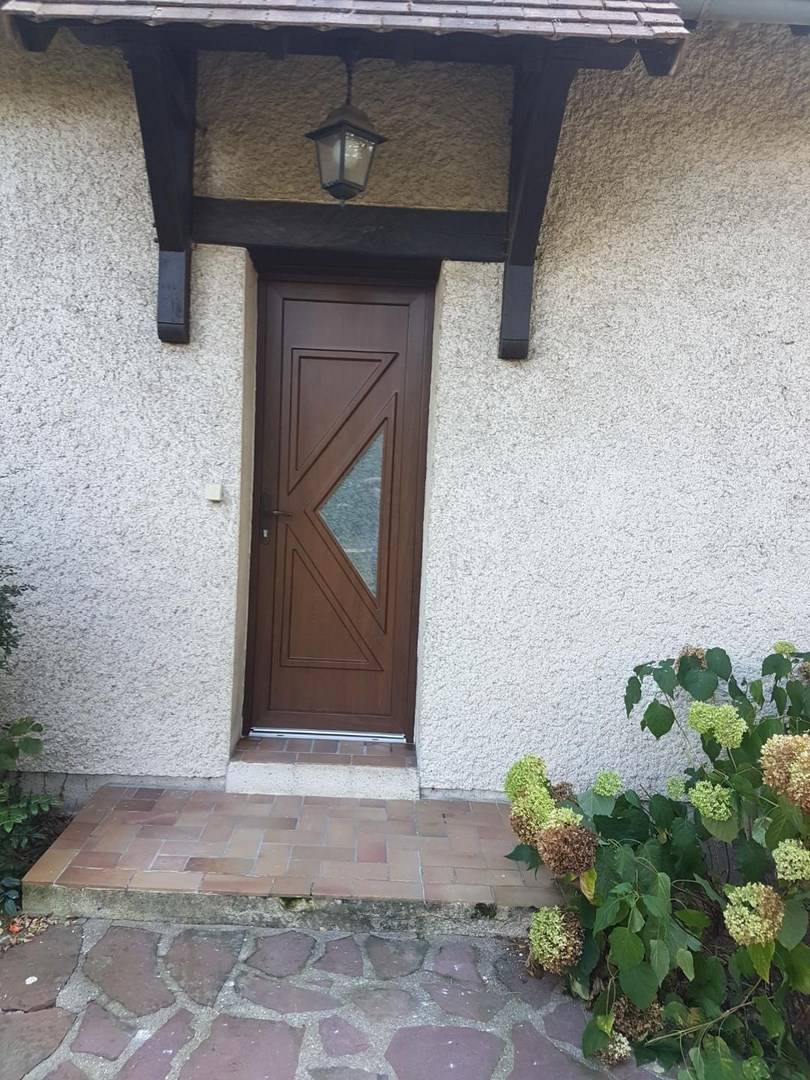 Porte d'entrée imitation bois près de Bonsecours 76240