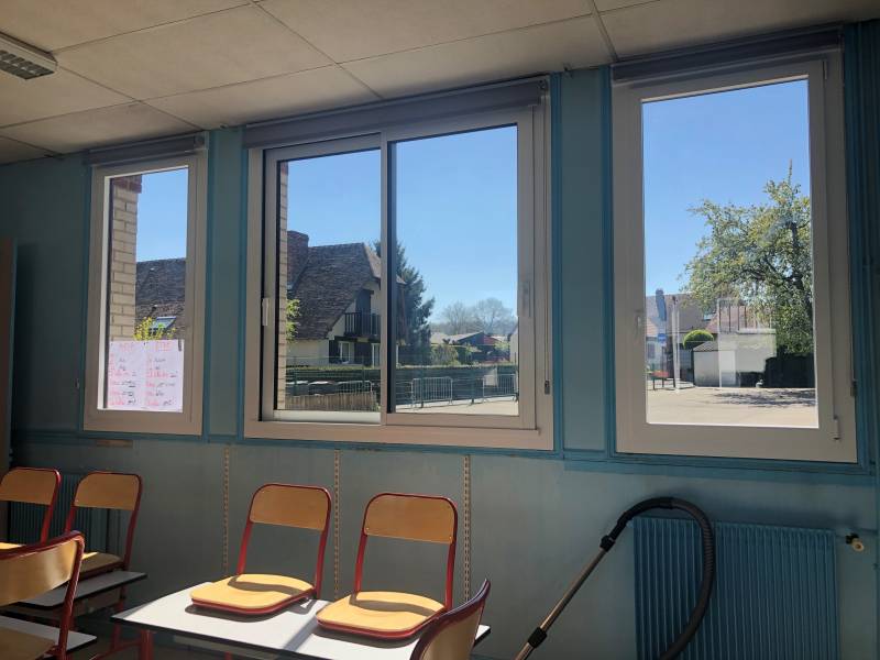 Fenêtre aluminium bicolore gris blanc à Saint Jean du Cardonnay