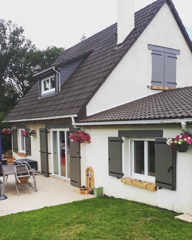 Rénover sa maison avec des fenêtres PVC phoniques et ferrage sécurisé à Cailly près de Quincampoix (76) avec une entreprise certifiée QUALIBAT RGE