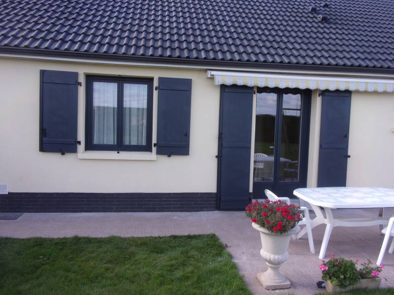 Installation de menuiseries PVC, de volets battants et d'une porte de garage au Cailly