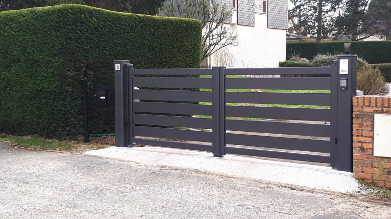 Portail motorisé maçonnerie longrine Rouen aluminium garantie 25 ans professionnel moteur digicode