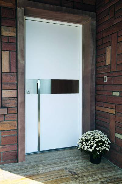 Installer une porte d'entrée en aluminium près de Montville 76