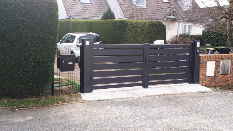 Portail motorisé maçonnerie longrine Rouen aluminium garantie 25 ans professionnel moteur digicode
