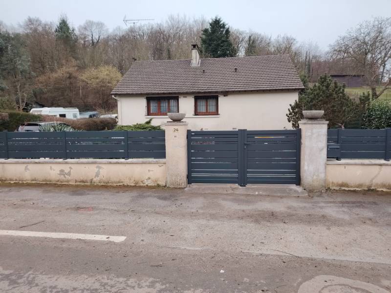 Portail manuel aluminium KOSTUM avec clôture assortie