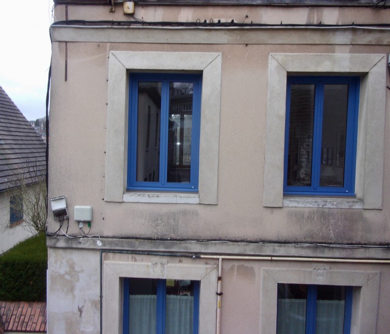 Rénover des fenêtres par des menuiseries hybrides mixant bois et aluminium en bicoloration à Rouen (76)