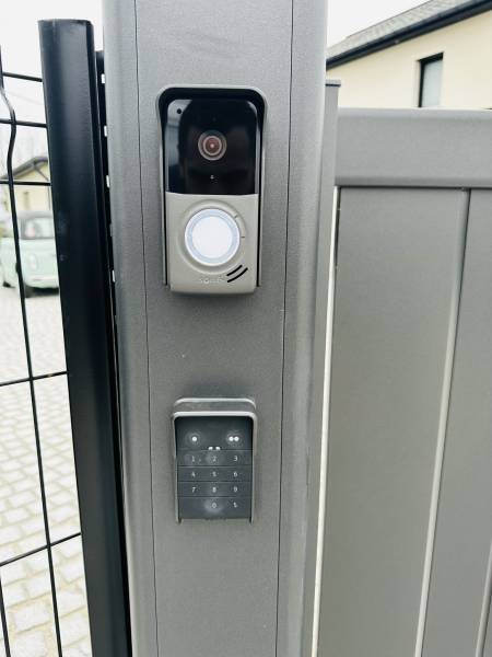 Visiophone SOMFY V500 PRO IO filaire, écran tactile 7 pouces avec vision nocturne, installé à Duclair