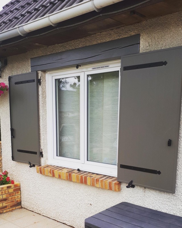 Rénover sa maison avec des fenêtres PVC phoniques et ferrage sécurisé à Cailly près de Quincampoix (76) avec une entreprise certifiée QUALIBAT RGE