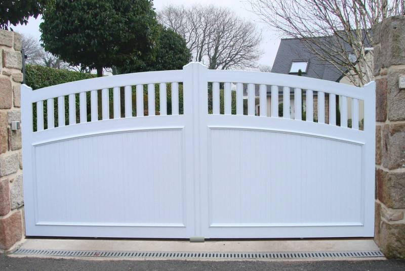 Acheter un portail en PVC blanc près de Yvetot 76