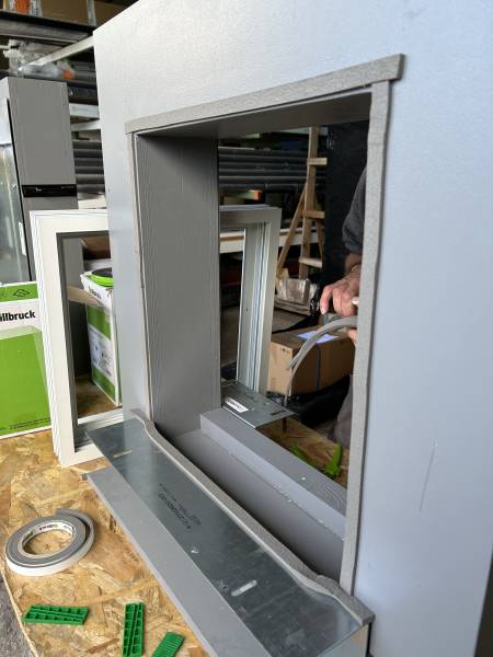 Formation au calfeutrement d’étanchéité des menuiseries RE2020 chez ETANEL