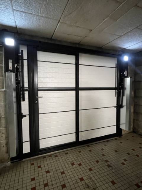 Porte de garage motorisée  MOOS ETANEL : confort et praticité au quotidien