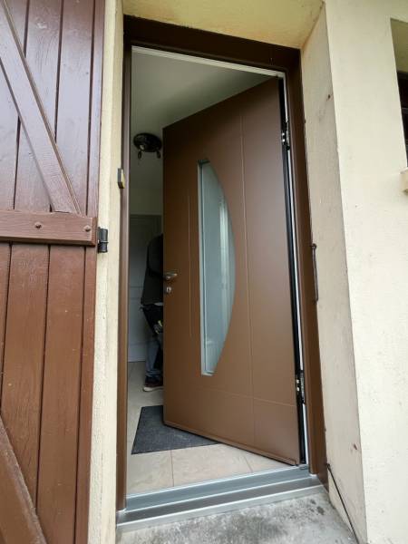 Installation de porte d’entrée sur mesure à Yvetot par ETANEL
