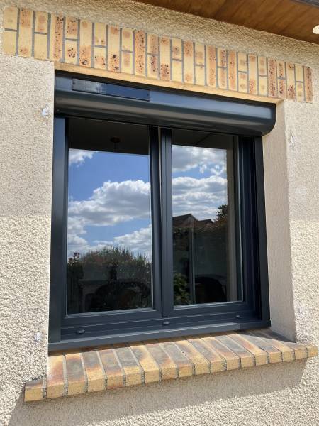 Coffre rond et tablier gris anthracite volets roulants solaires