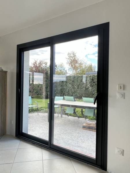 menuiseries aluminium gris anthracite design contemporain maison Bihorel Normandie