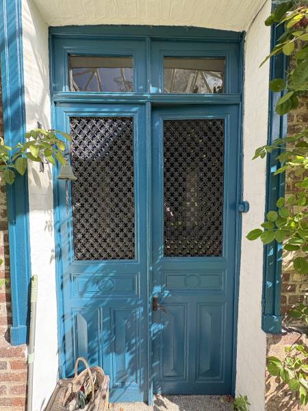 Porte d'entrée bois deux vantaux bleu azur RAL 5009 pose au Houlme Normandie par ETANEL