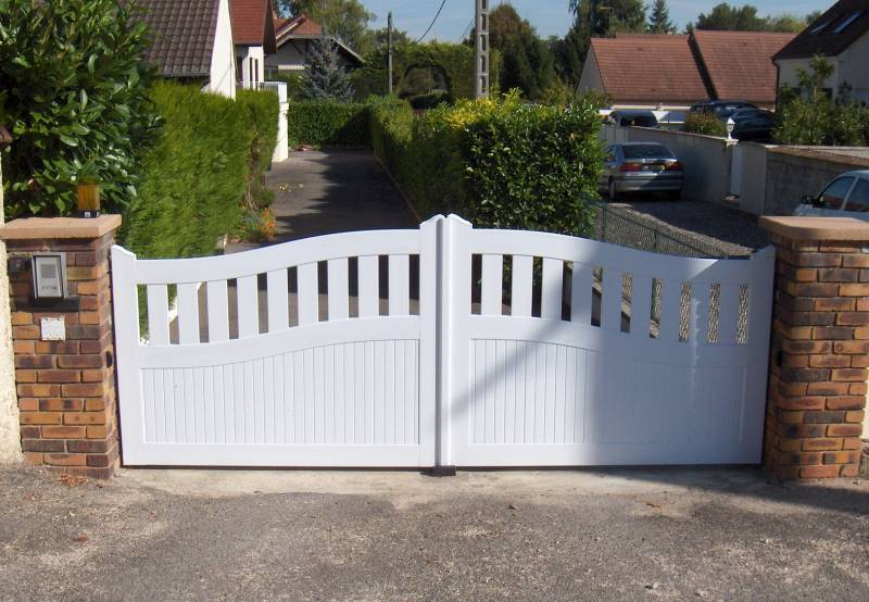 Faire installer un portail deux vantaux en PVC près de Darnetal 76160