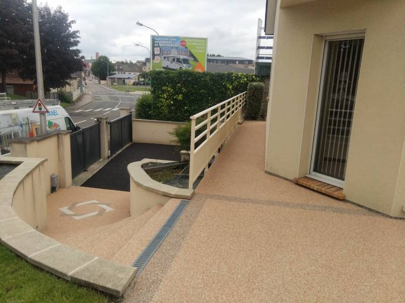 Garde corps extérieur aluminium ivoire sur mesure à Yvetot