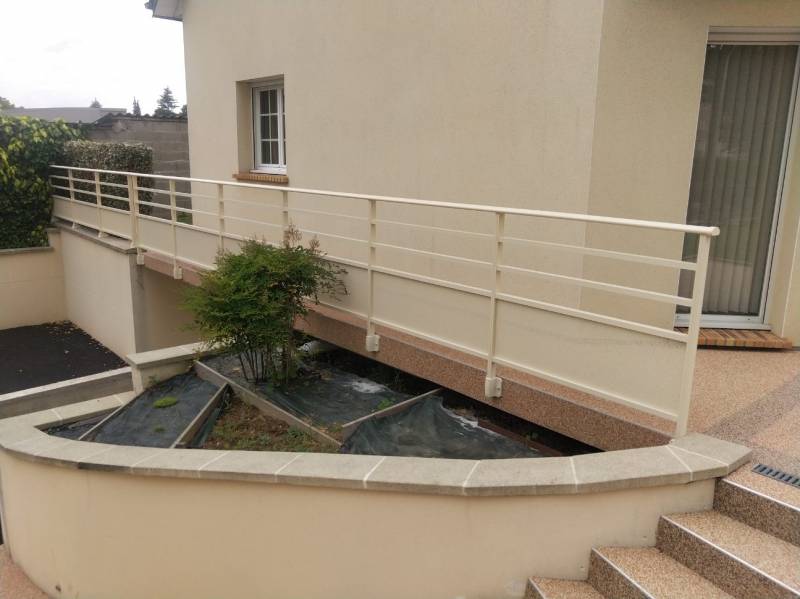 Garde corps extérieur aluminium ivoire sur mesure à Yvetot