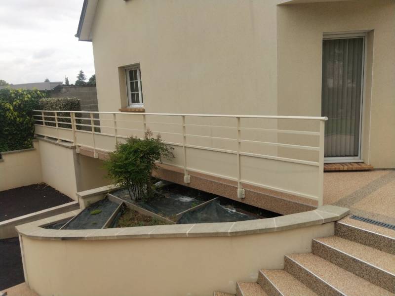 Garde corps extérieur aluminium ivoire sur mesure à Yvetot