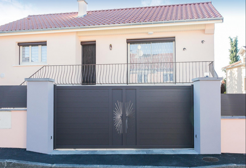 Installez un portail battant en aluminium sur mesure près de Dieppe