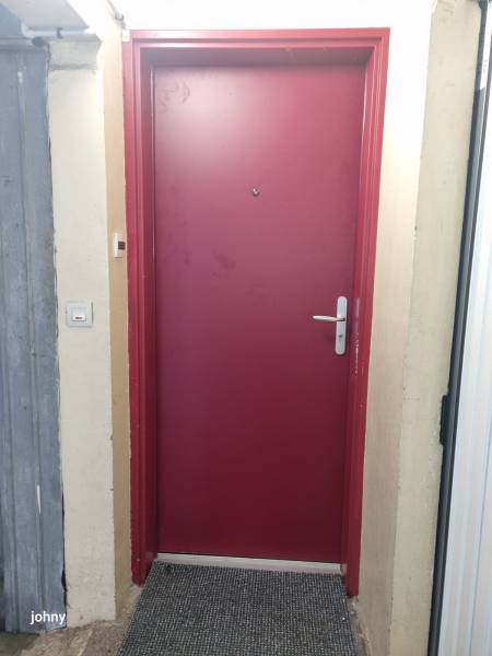 Une porte blindée facile d'installation pour une sécurité accrue à l'effraction et au feu