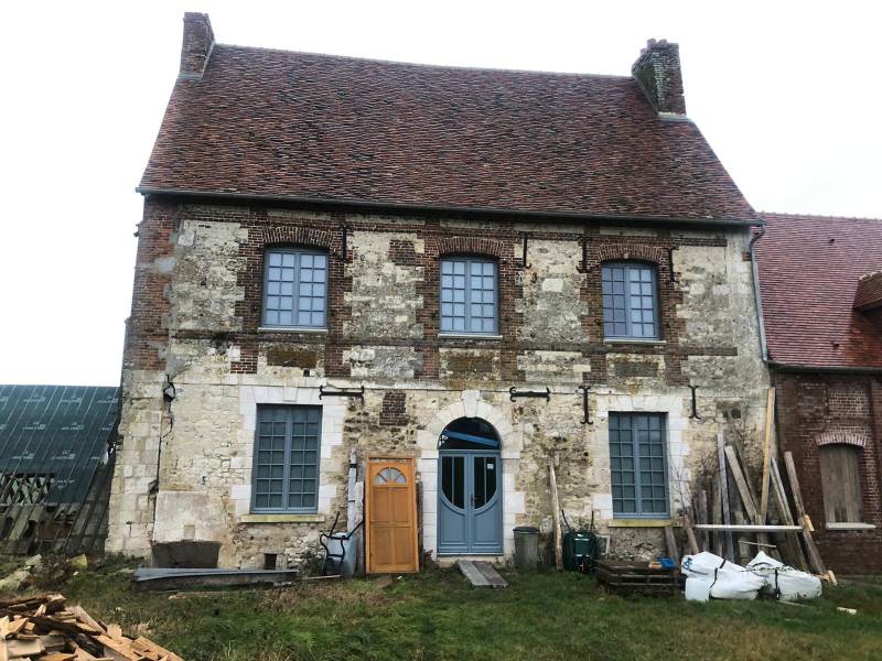 Porte d'entrée en bois isolante et sécurisée dessinée par le client couleur gris garantie 12 ans