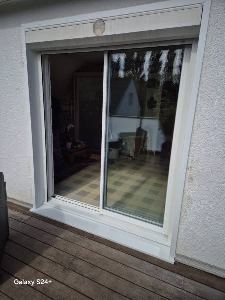 Découvrez les avantages des fenêtres en verre local avec ETANEL : apportez lumière naturelle et sensation d'espace à votre intérieur tout en privilégiant des matériaux de qualité