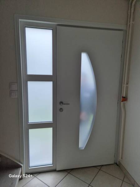 ETANEL Installation porte aluminium avec triple vitrage et seuil PMR à Canteleu