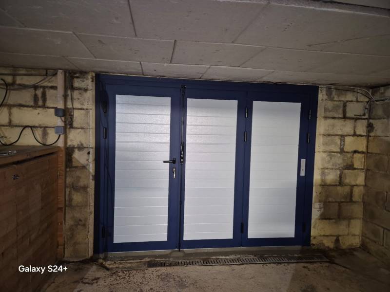 Détail serrure 5 points porte de garage ALUDOOR à Montmain