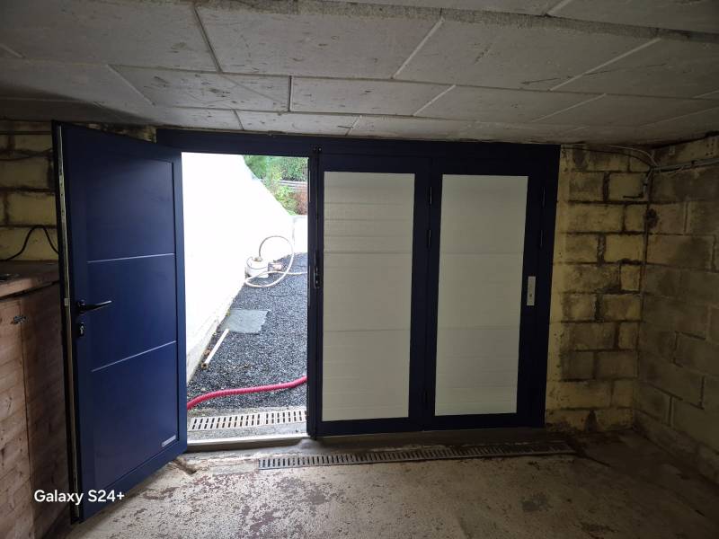 Détail serrure 5 points porte de garage ALUDOOR à Montmain