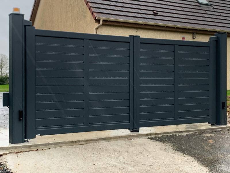 Portail aluminium sur mesure gris anthracite à Doudeville en Normandie