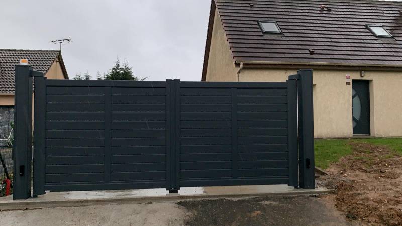 Portail Normandie aluminium sur mesure gris anthracite à Doudeville