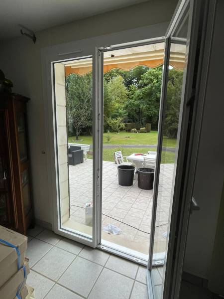 Volet roulant solaire ISOROL motorisation Somfy IO Normandie