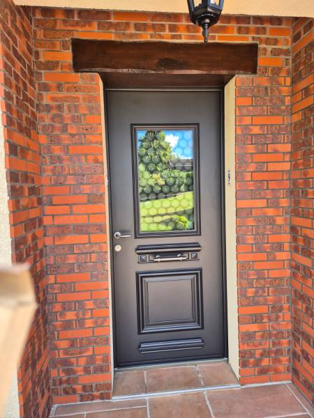 Vue extérieure porte d’entrée alu haut de gamme coefficient 1,3 W/m².K