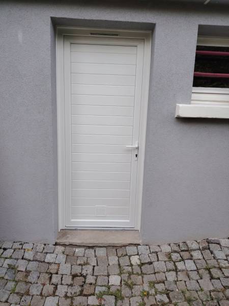 porte PVC blanche sur-mesure gamme RUBIN OKNOPLAST à Roumare