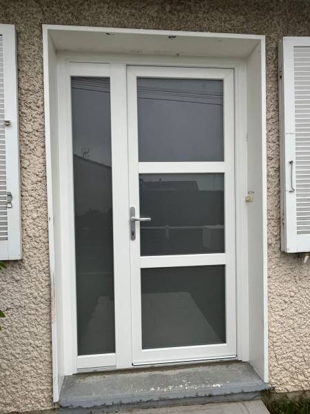 Porte PVC OKNOPLAST vitrage 44.2 fixe latéral