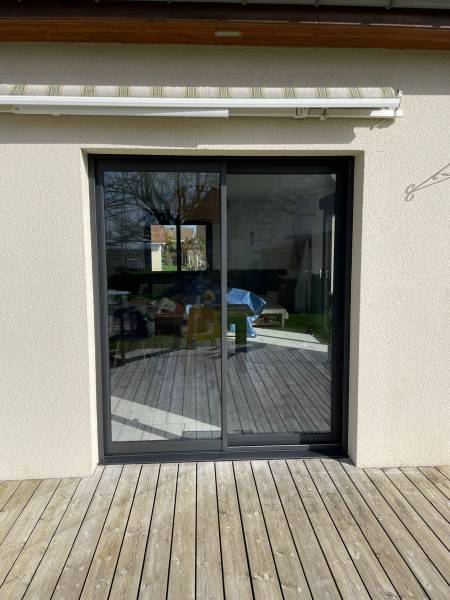 Showroom ETANEL menuiseries aluminium portails pergolas volets roulants Normandie depuis 1976
